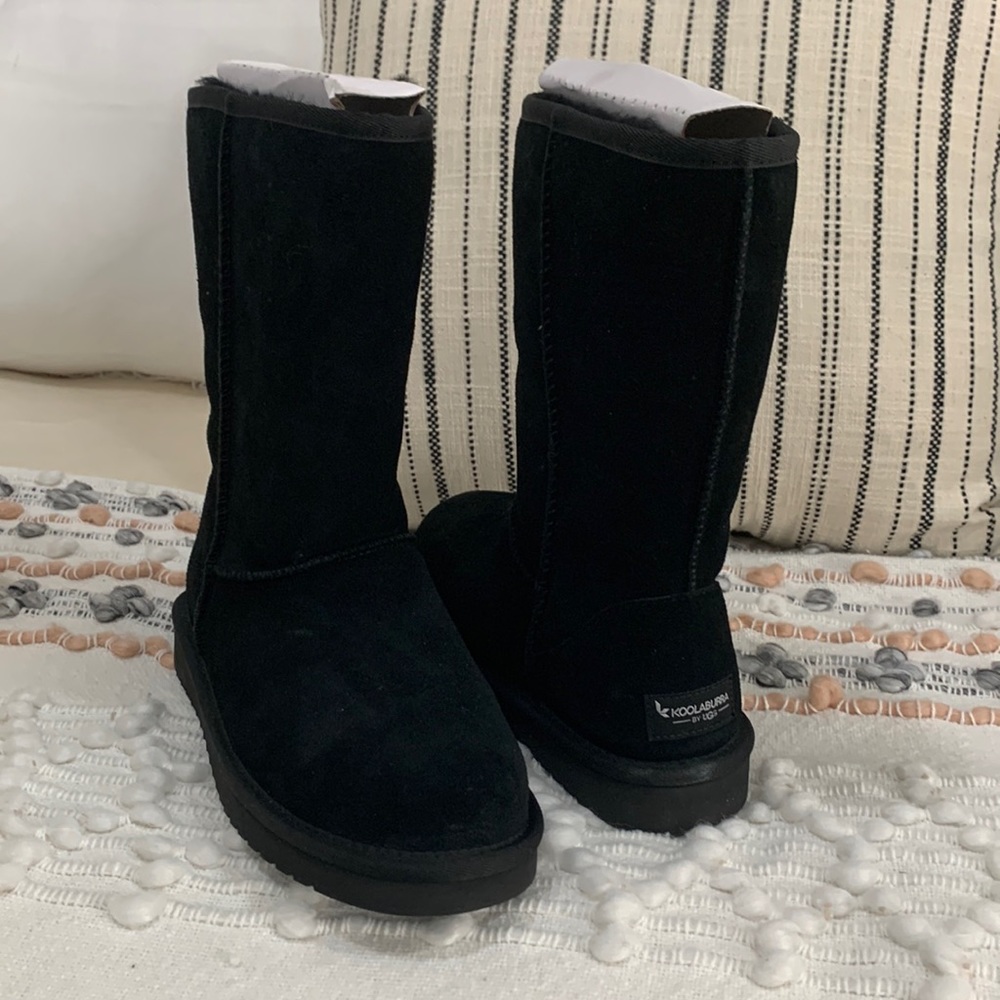 New in Box Kookaburra W Koola tall black UGG’s size 7 Wide